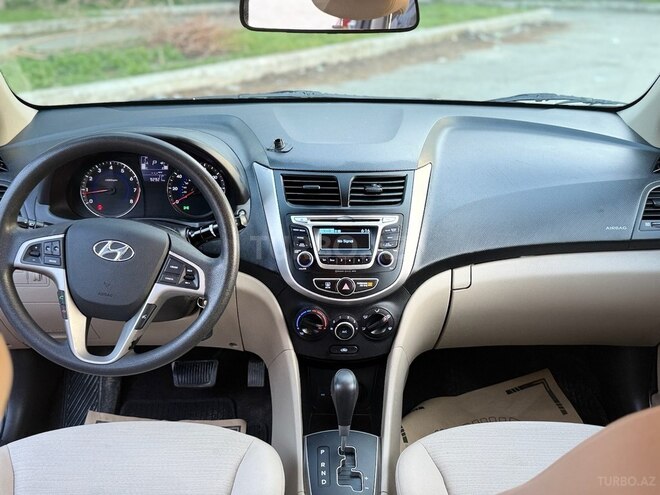 Hyundai Accent-11