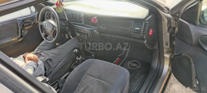 Opel Vectra 1996, 400,000 km - 1.8 l - Ağstafa