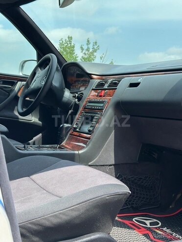Mercedes E 240 2000, 302,785 km - 2.4 l - Göyçay