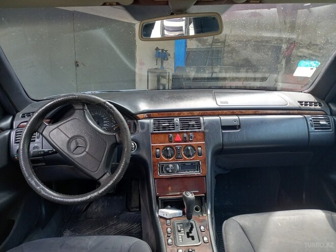Mercedes E 230 1997, 437,000 km - 2.3 l - Bakı