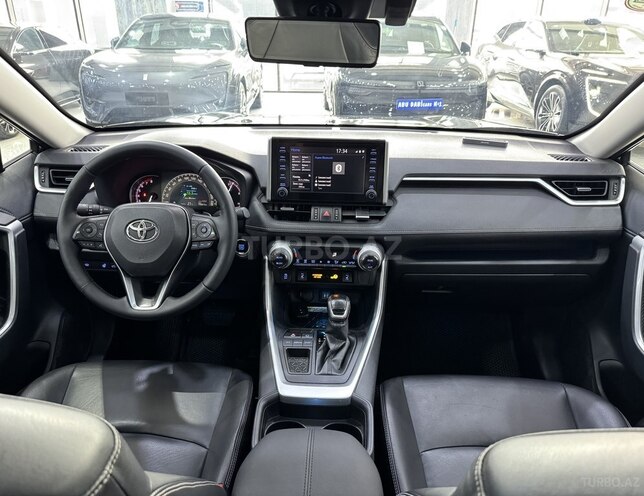 Toyota RAV4-8