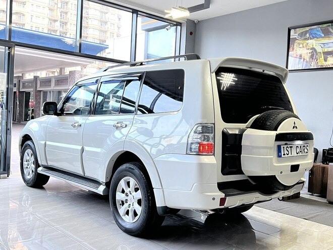 Mitsubishi Pajero 2010, 180,000 km - 3.5 л - Bakı