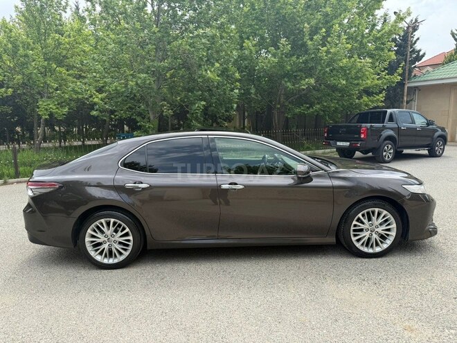 Toyota Camry-13