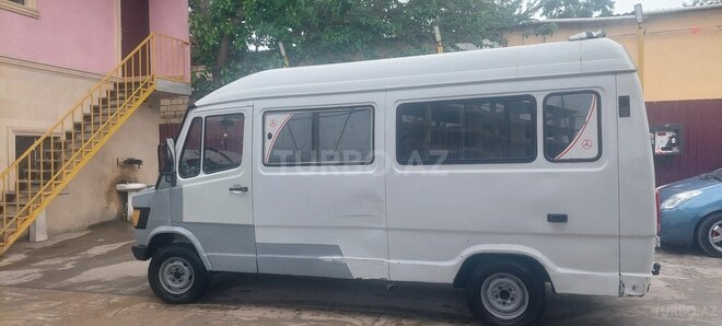 Mercedes 208 D 1993, 25,367 km - 2.0 л - Qazax
