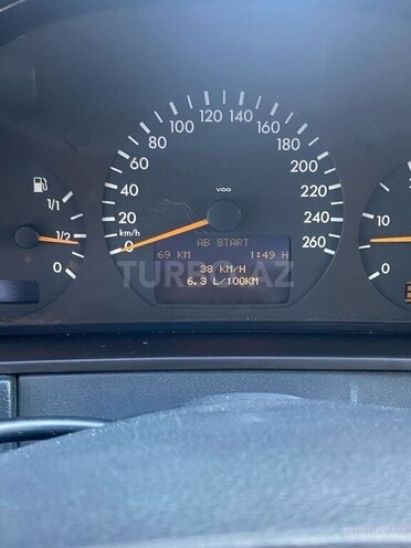 Mercedes E 270 2000, 300,000 km - 2.7 l - Bakı