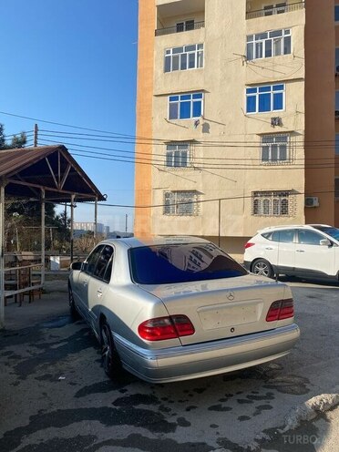 Mercedes E 270 2000, 300,000 km - 2.7 l - Bakı