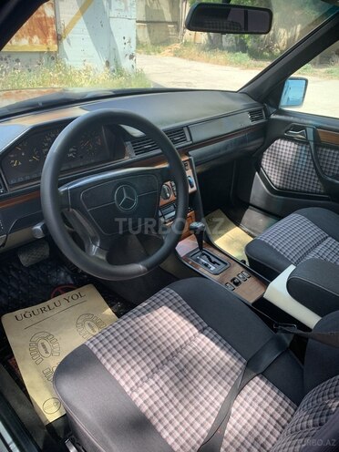 Mercedes E 220 1994, 254,523 km - 2.2 л - Sumqayıt