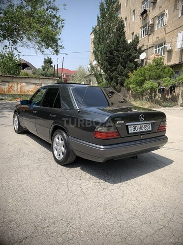 Mercedes E 220 1994, 254,523 km - 2.2 л - Sumqayıt
