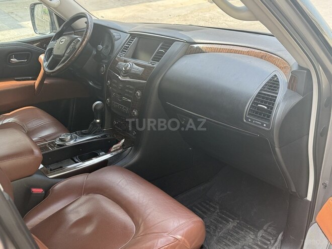 Nissan Patrol 2010, 292,900 km - 5.6 l - Bakı
