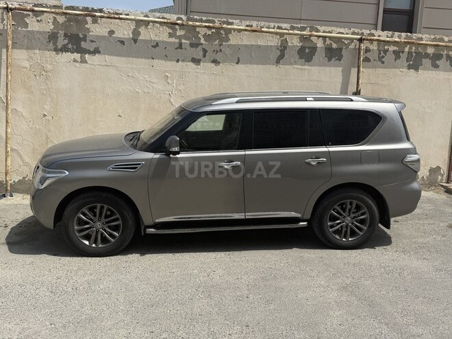 Nissan Patrol 2010, 292,900 km - 5.6 l - Bakı