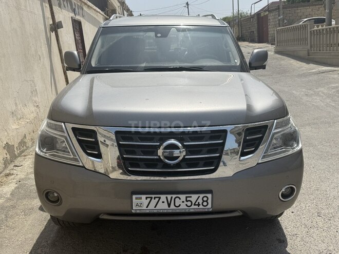 Nissan Patrol 2010, 292,900 km - 5.6 l - Bakı