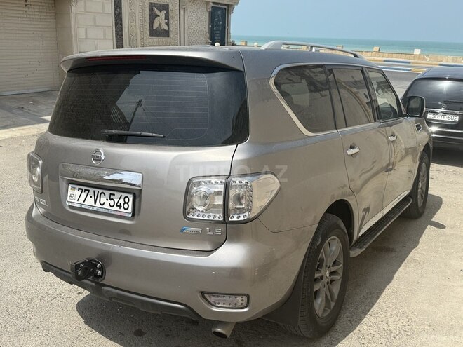 Nissan Patrol 2010, 292,900 km - 5.6 l - Bakı
