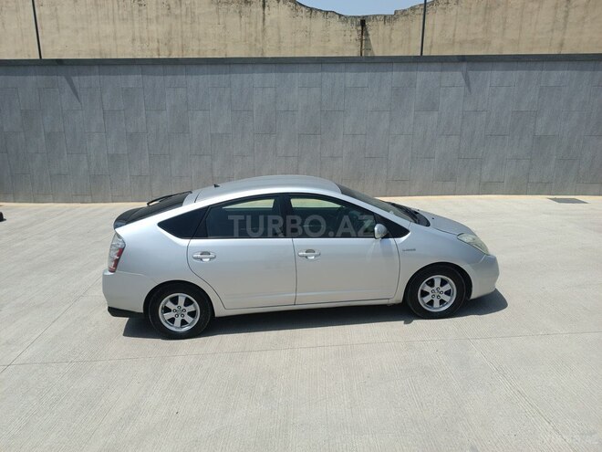 Toyota Prius-5