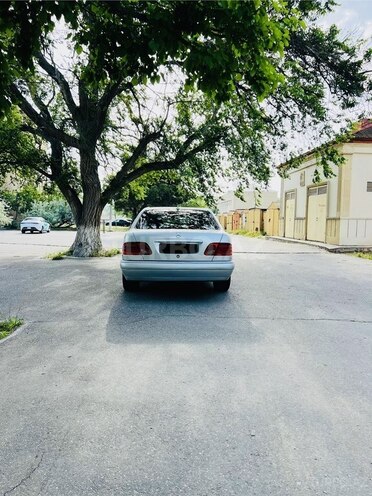 Mercedes E 240 1998, 280,000 km - 2.4 l - Bakı