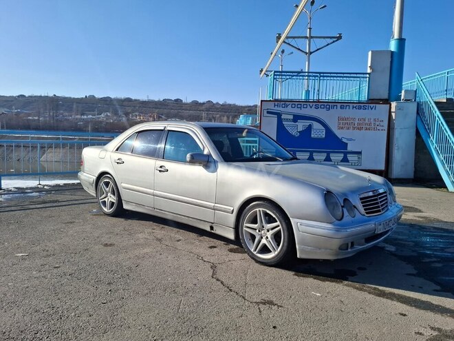 Mercedes E 240 1998, 450,000 km - 2.4 l - Quba