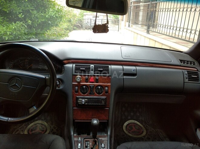 Mercedes E 220 d 1999, 555,623 km - 2.2 l - Sumqayıt