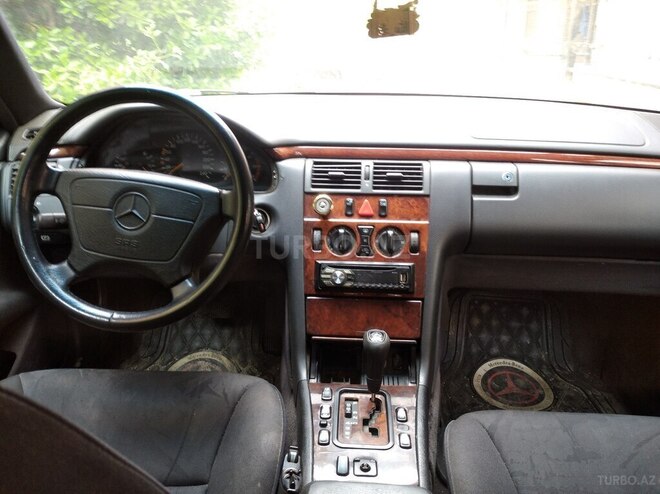 Mercedes E 220 d 1999, 555,623 km - 2.2 l - Sumqayıt