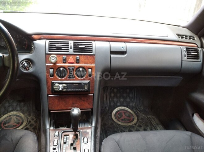 Mercedes E 220 d 1999, 555,623 km - 2.2 l - Sumqayıt