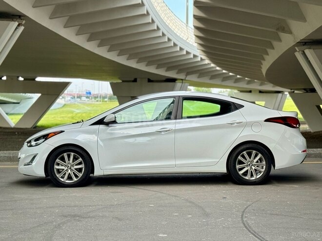 Hyundai Elantra-4