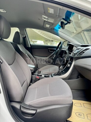 Hyundai Elantra-10