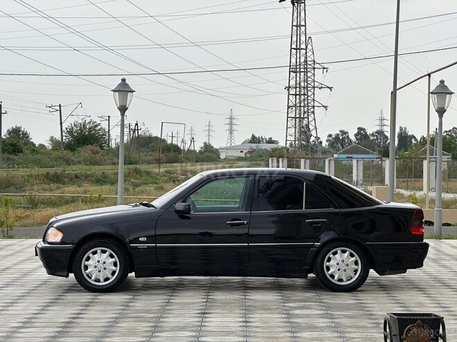 Mercedes C 200 2000, 232,000 km - 2.0 л - Saatlı