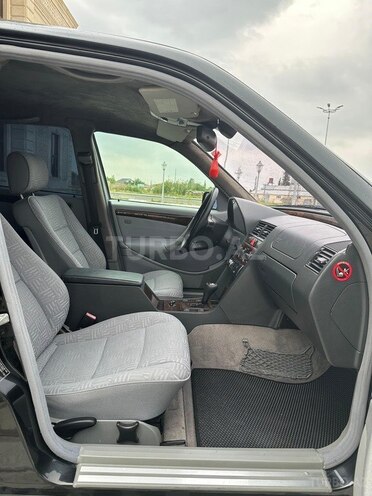 Mercedes C 200 2000, 232,000 km - 2.0 л - Saatlı