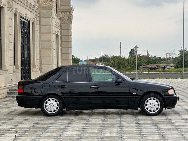 Mercedes C 200 2000, 232,000 km - 2.0 л - Saatlı