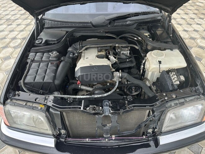 Mercedes C 200 2000, 232,000 km - 2.0 л - Saatlı
