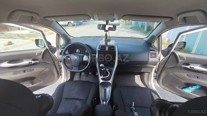 Toyota Auris 2010, 282,000 km - 1.4 л - Bakı