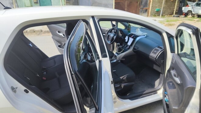 Toyota Auris 2010, 282,000 km - 1.4 л - Bakı