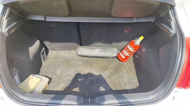Toyota Auris 2010, 282,000 km - 1.4 л - Bakı