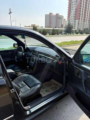 Mercedes E 280 1998, 189,604 km - 2.8 l - Bakı