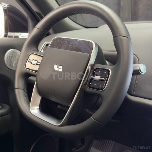 Li Auto L9-13