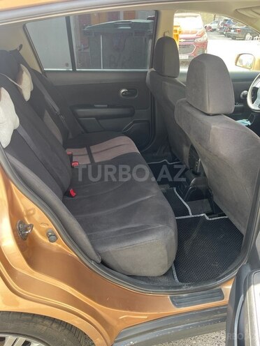 Nissan Tiida-10
