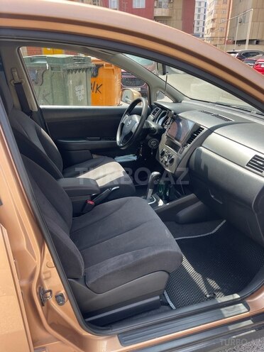 Nissan Tiida-11