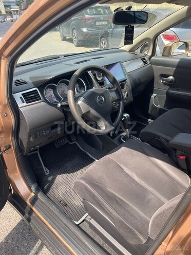 Nissan Tiida-13