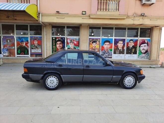 Mercedes 190 1990, 69,852 km - 2.3 l - Salyan