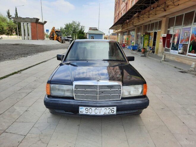 Mercedes 190 1990, 69,852 km - 2.3 l - Salyan
