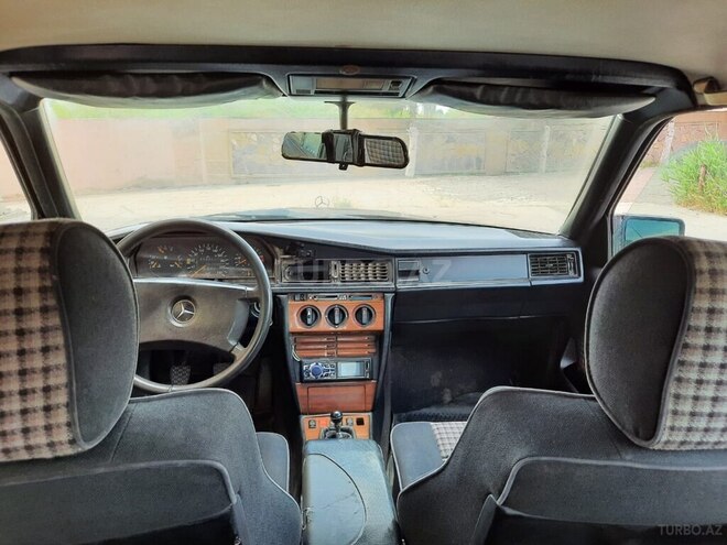Mercedes 190 1990, 69,852 km - 2.3 l - Salyan