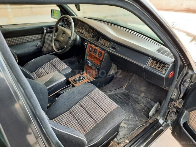 Mercedes 190 1990, 69,852 km - 2.3 l - Salyan