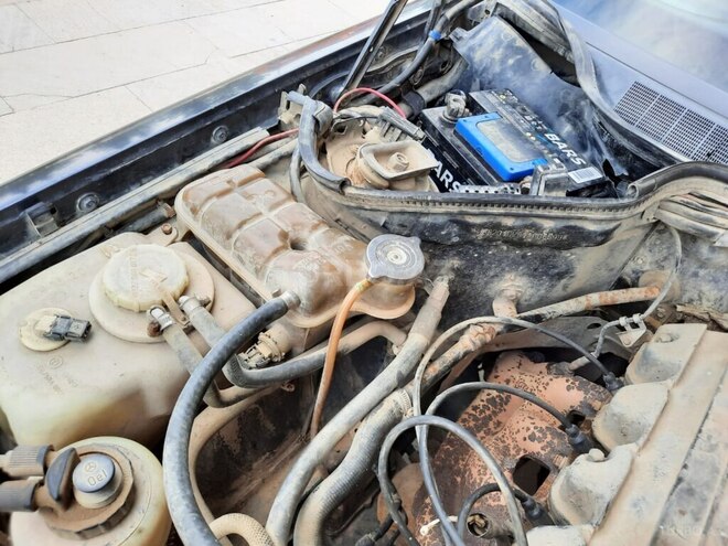 Mercedes 190 1990, 69,852 km - 2.3 l - Salyan