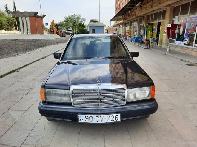 Mercedes 190 1990, 69,852 km - 2.3 l - Salyan
