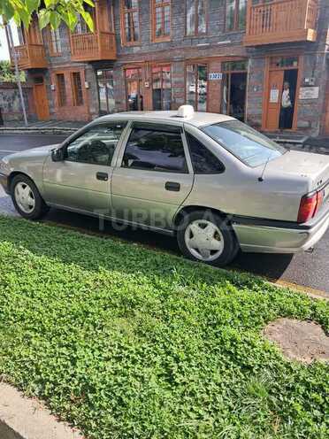 Opel Vectra 1994, 460,000 km - 2.0 l - Qax