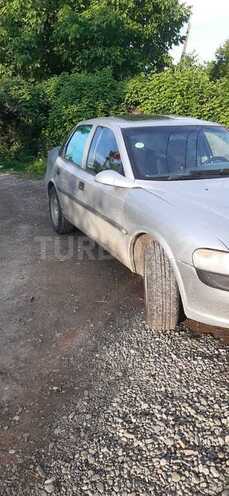 Opel Vectra 1996, 250,000 km - 1.6 l - Qazax
