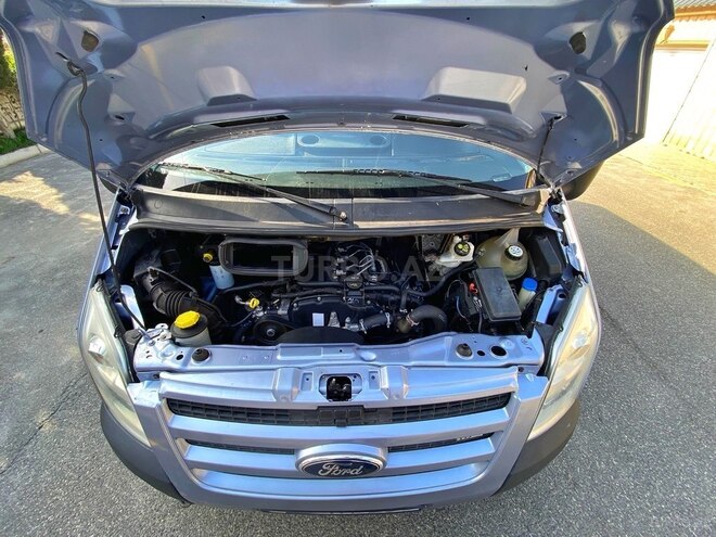 Ford Transit-5