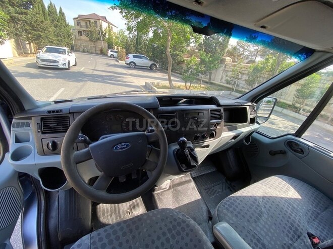 Ford Transit-6