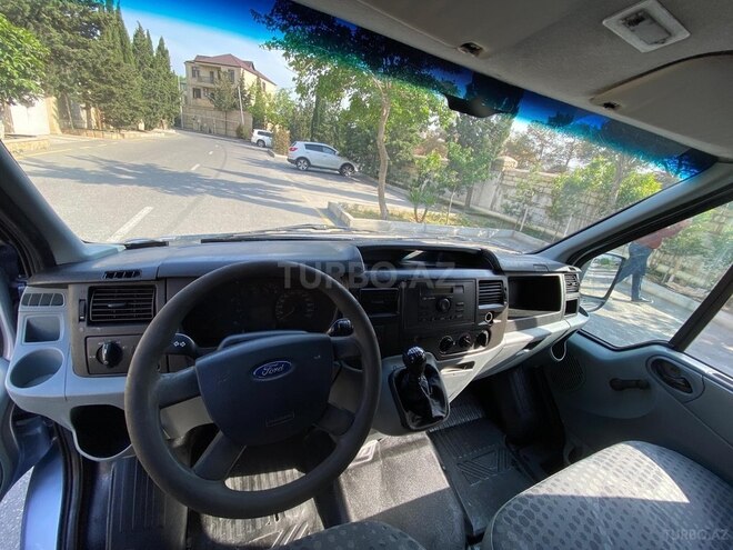 Ford Transit-7