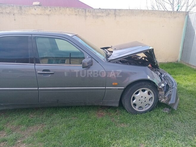 Mercedes C 180 1995, 101,111 km - 1.8 л - Sabirabad