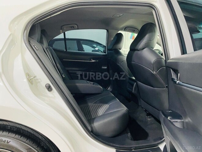 Toyota Camry-13