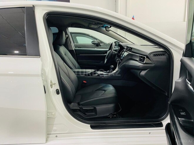 Toyota Camry-11